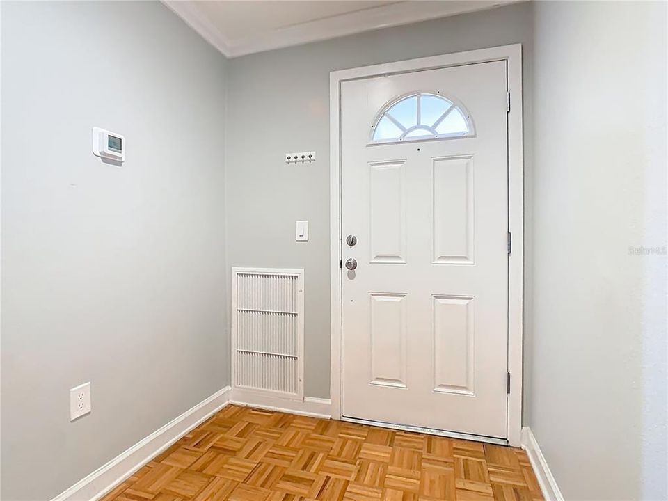 En Venta: $359,900 (2 camas, 2 baños, 1403 Pies cuadrados)