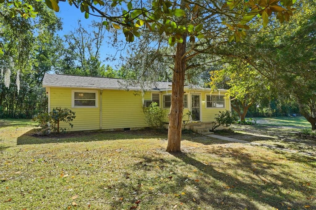 Active With Contract: $165,000 (2 beds, 1 baths, 800 Square Feet)