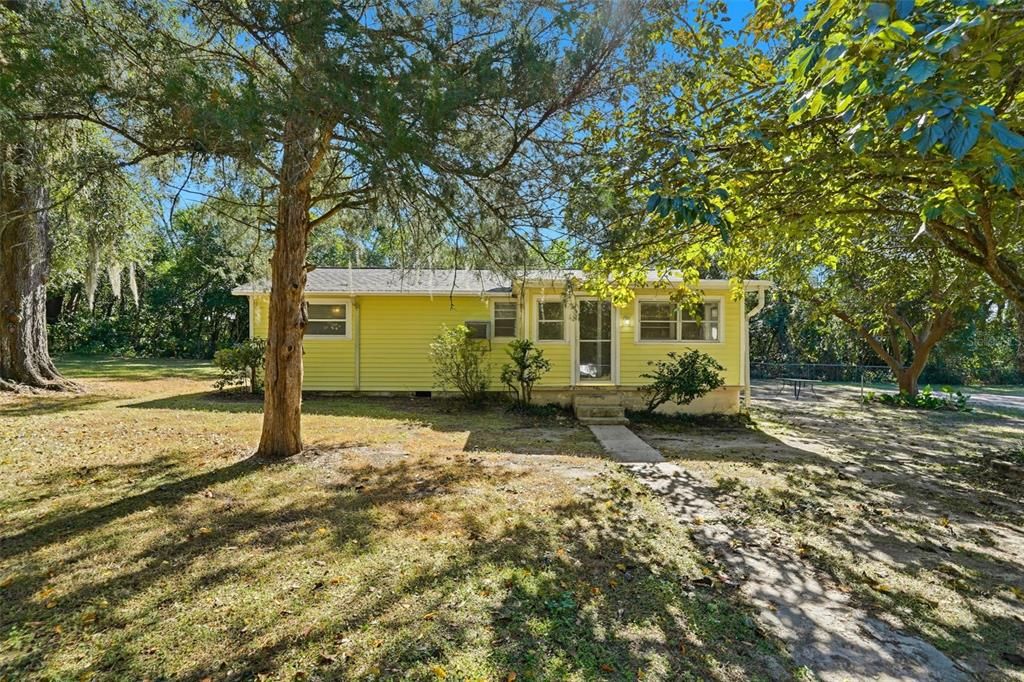 Active With Contract: $165,000 (2 beds, 1 baths, 800 Square Feet)