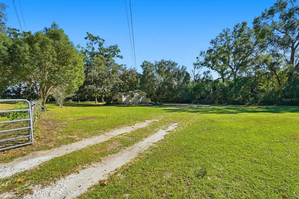 Active With Contract: $165,000 (2 beds, 1 baths, 800 Square Feet)