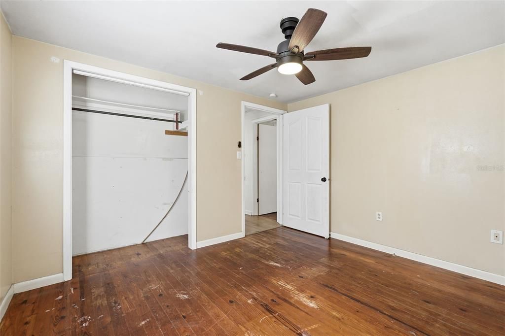Active With Contract: $165,000 (2 beds, 1 baths, 800 Square Feet)