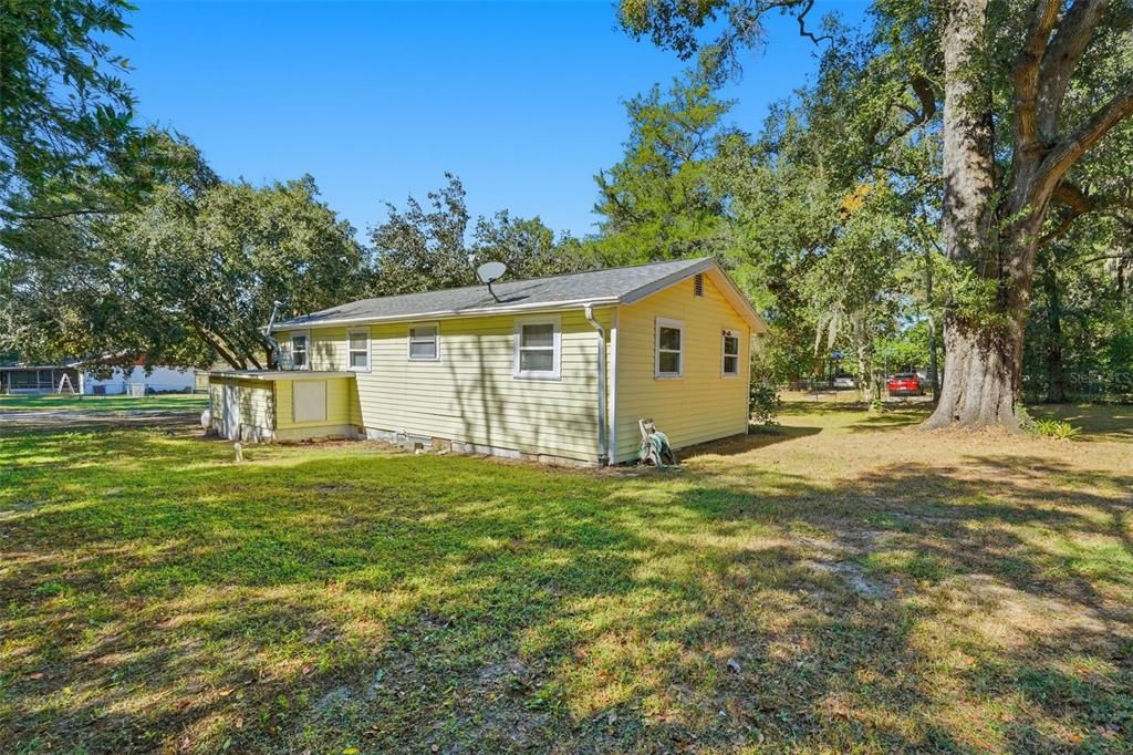 Active With Contract: $165,000 (2 beds, 1 baths, 800 Square Feet)