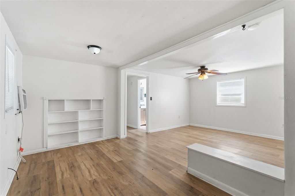 Active With Contract: $165,000 (2 beds, 1 baths, 800 Square Feet)