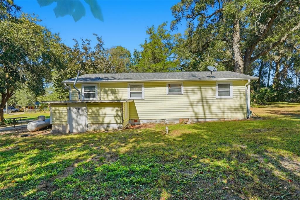 Active With Contract: $165,000 (2 beds, 1 baths, 800 Square Feet)