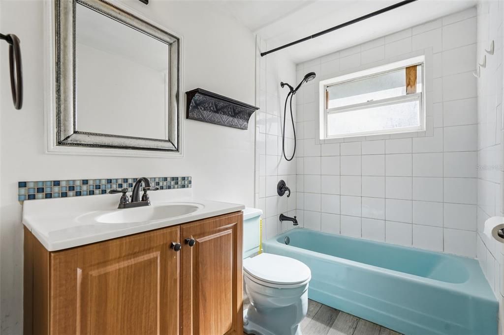 Active With Contract: $165,000 (2 beds, 1 baths, 800 Square Feet)