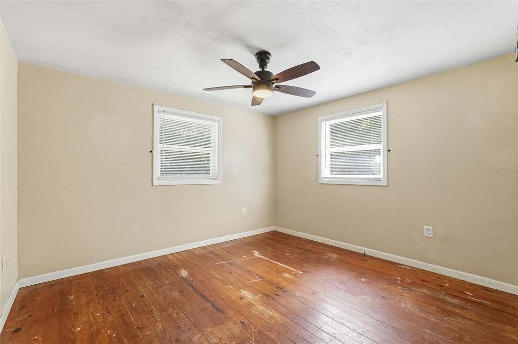 Active With Contract: $165,000 (2 beds, 1 baths, 800 Square Feet)