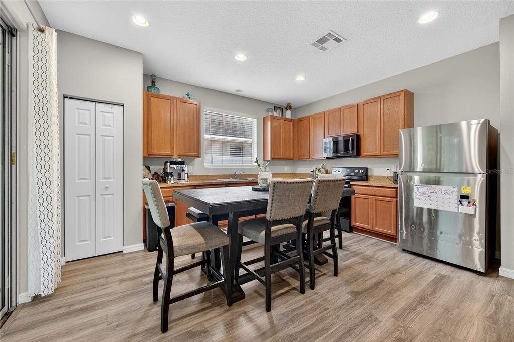 For Sale: $320,000 (3 beds, 2 baths, 1489 Square Feet)