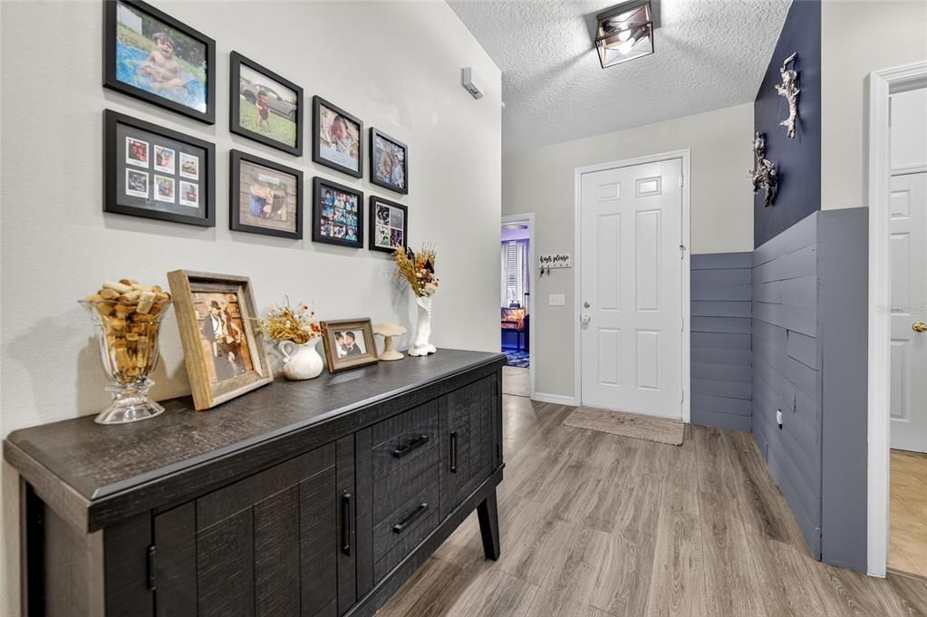 For Sale: $320,000 (3 beds, 2 baths, 1489 Square Feet)