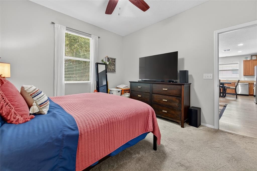 For Sale: $320,000 (3 beds, 2 baths, 1489 Square Feet)