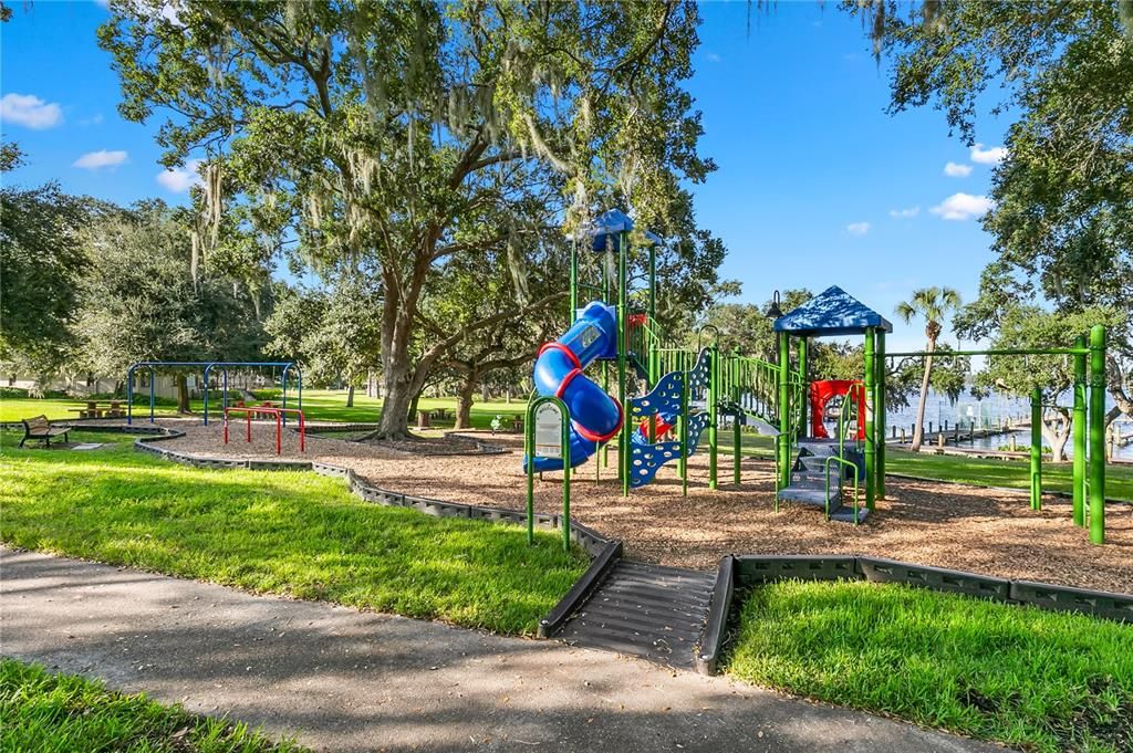 For Sale: $1,299,000 (5 beds, 4 baths, 4437 Square Feet)