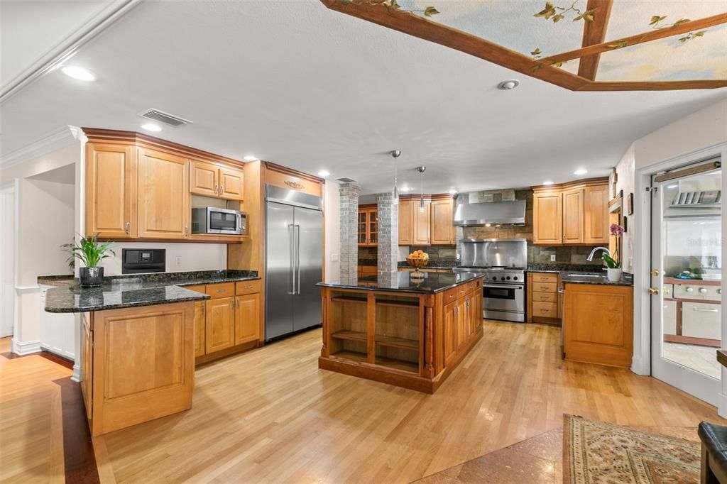 For Sale: $1,299,000 (5 beds, 4 baths, 4437 Square Feet)