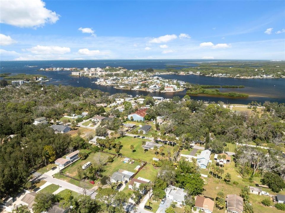 For Sale: $195,000 (2 beds, 1 baths, 720 Square Feet)