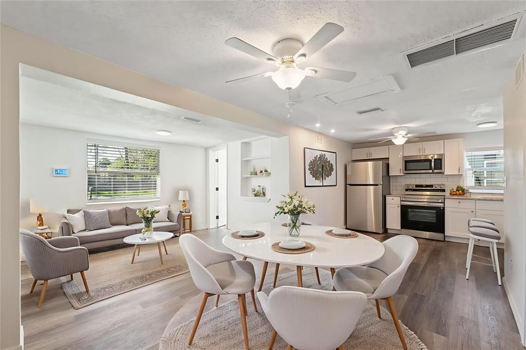 For Sale: $195,000 (2 beds, 1 baths, 720 Square Feet)