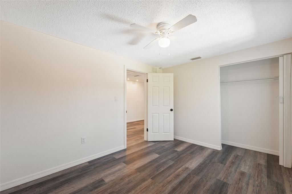 For Sale: $195,000 (2 beds, 1 baths, 720 Square Feet)