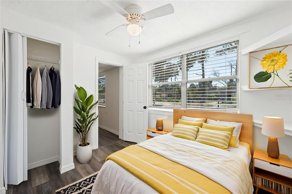 For Sale: $195,000 (2 beds, 1 baths, 720 Square Feet)