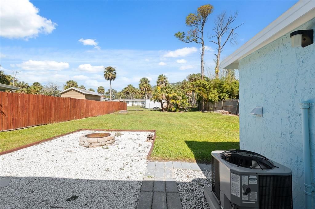 For Sale: $195,000 (2 beds, 1 baths, 720 Square Feet)