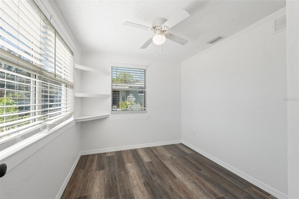 For Sale: $195,000 (2 beds, 1 baths, 720 Square Feet)