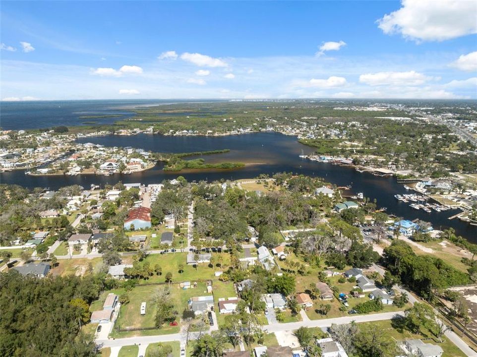 For Sale: $195,000 (2 beds, 1 baths, 720 Square Feet)