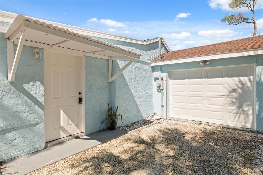 For Sale: $195,000 (2 beds, 1 baths, 720 Square Feet)