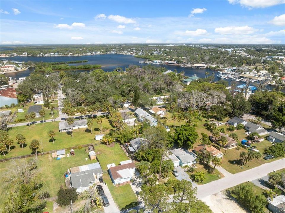 For Sale: $195,000 (2 beds, 1 baths, 720 Square Feet)