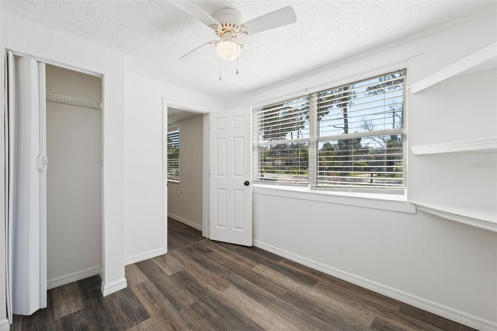 For Sale: $195,000 (2 beds, 1 baths, 720 Square Feet)