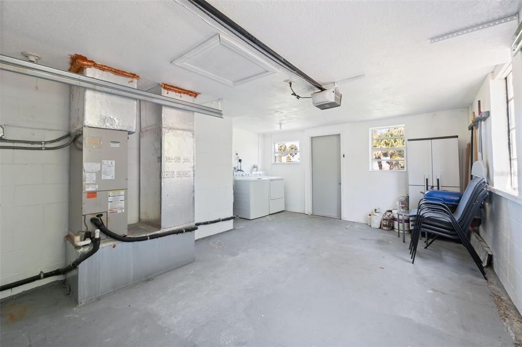 For Sale: $195,000 (2 beds, 1 baths, 720 Square Feet)