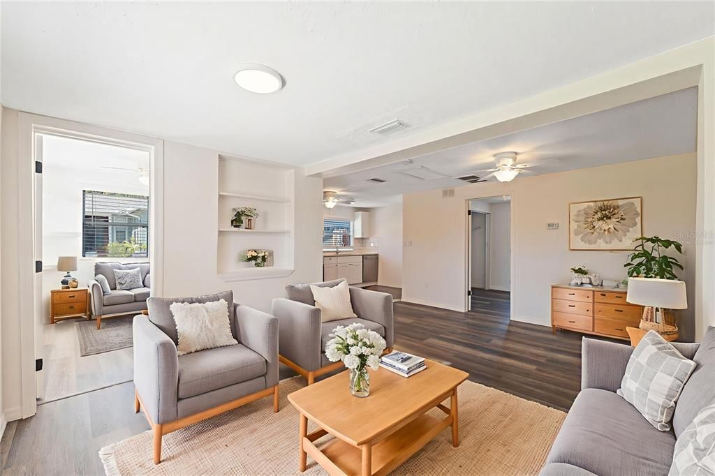 For Sale: $195,000 (2 beds, 1 baths, 720 Square Feet)