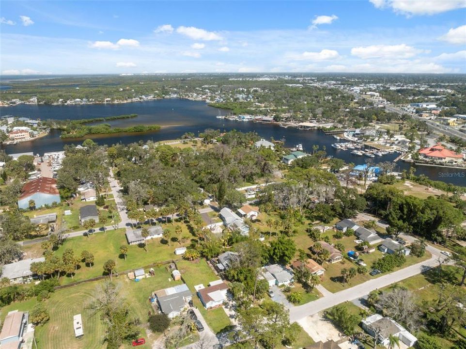 For Sale: $195,000 (2 beds, 1 baths, 720 Square Feet)