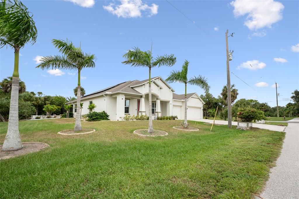 For Sale: $669,000 (4 beds, 3 baths, 3045 Square Feet)