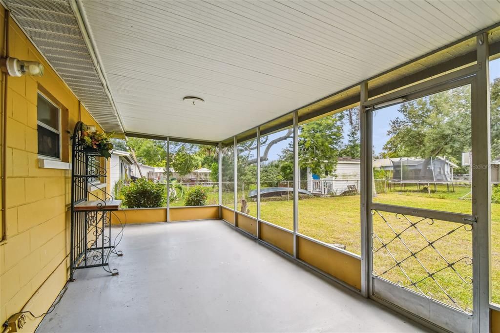 Active With Contract: $315,000 (3 beds, 1 baths, 1045 Square Feet)