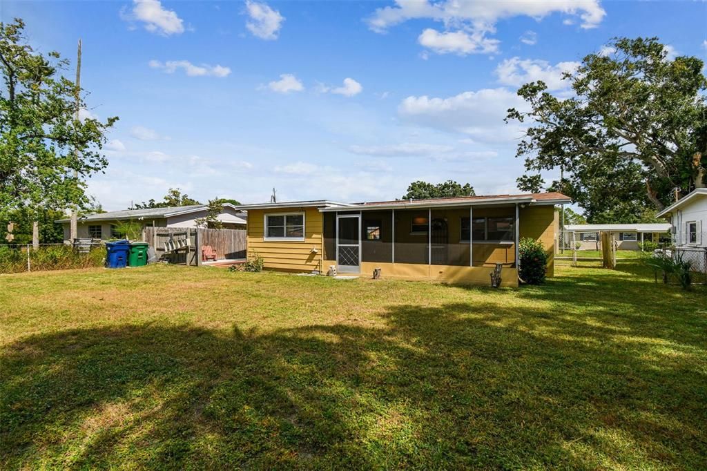 Active With Contract: $315,000 (3 beds, 1 baths, 1045 Square Feet)