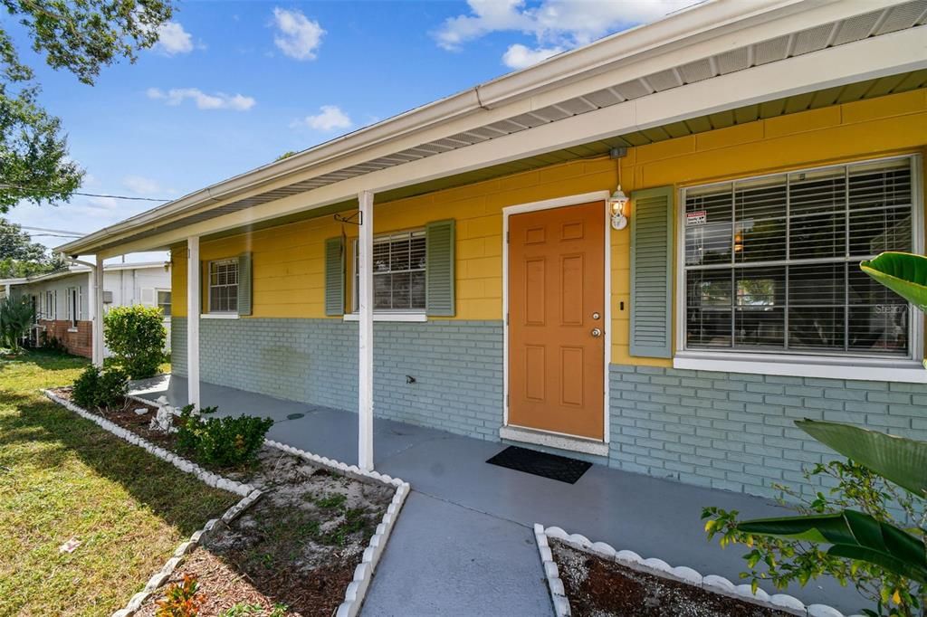 Active With Contract: $315,000 (3 beds, 1 baths, 1045 Square Feet)