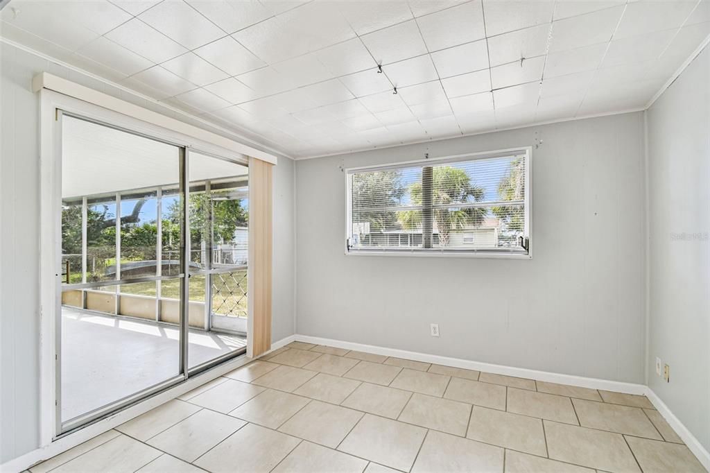 Active With Contract: $315,000 (3 beds, 1 baths, 1045 Square Feet)