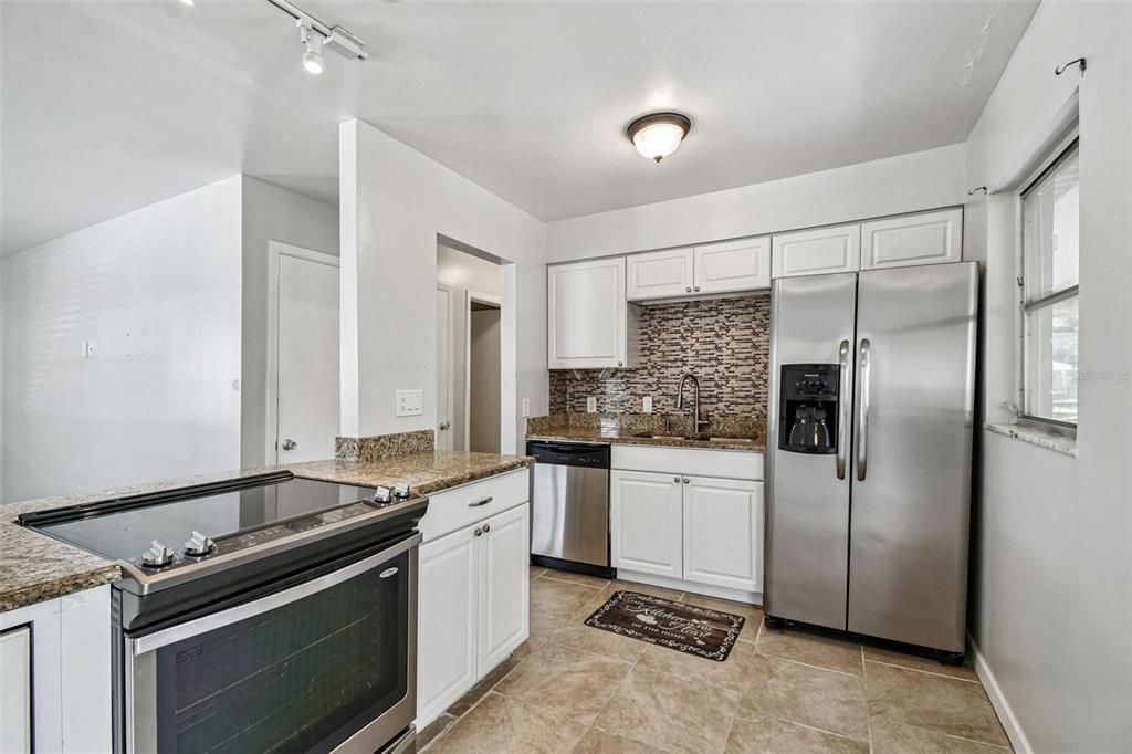 Active With Contract: $315,000 (3 beds, 1 baths, 1045 Square Feet)