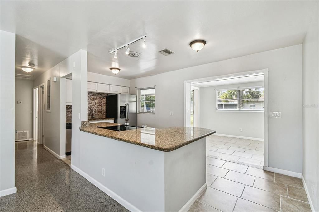 Active With Contract: $315,000 (3 beds, 1 baths, 1045 Square Feet)