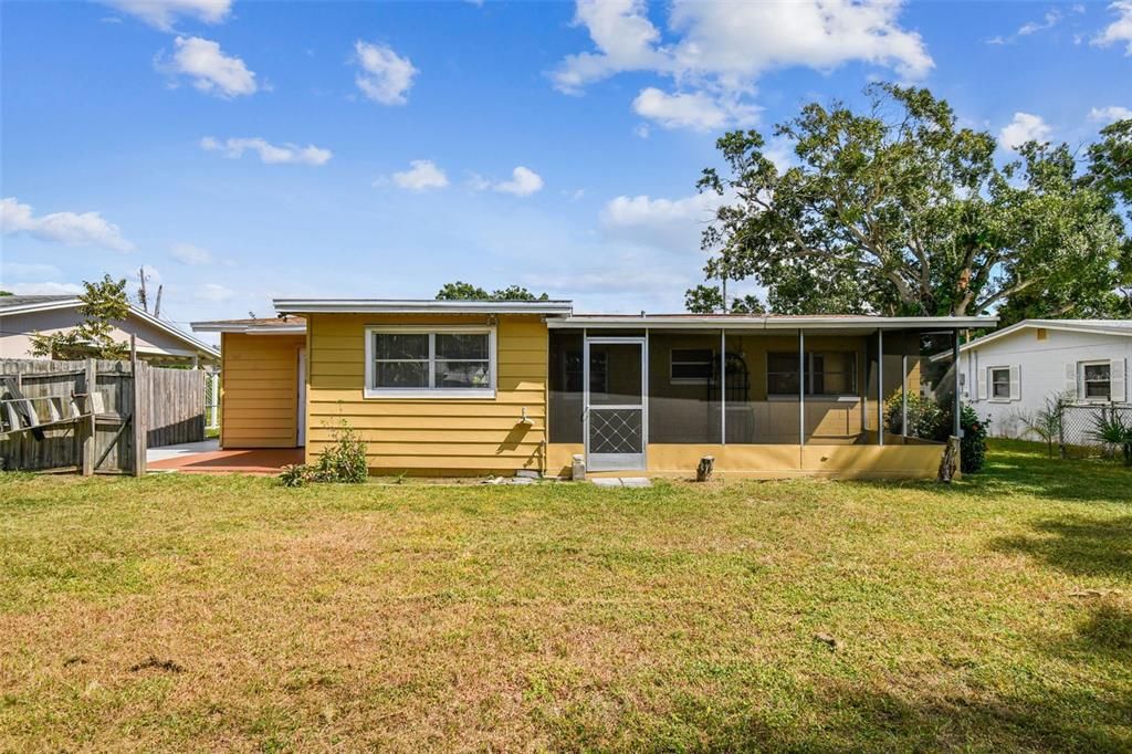 Active With Contract: $315,000 (3 beds, 1 baths, 1045 Square Feet)