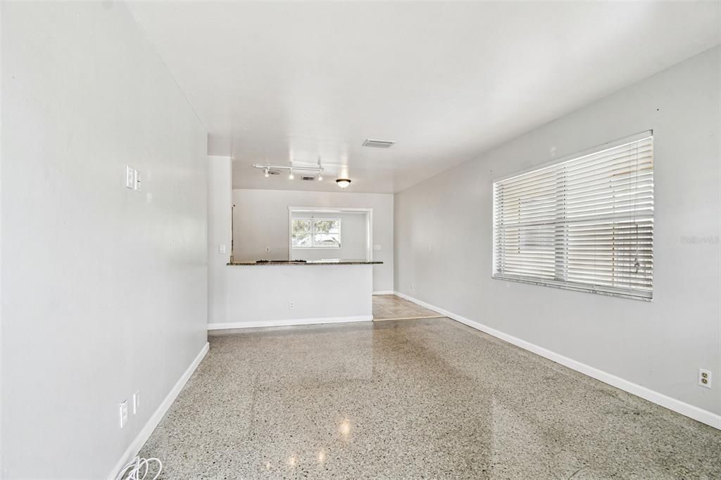 Active With Contract: $315,000 (3 beds, 1 baths, 1045 Square Feet)