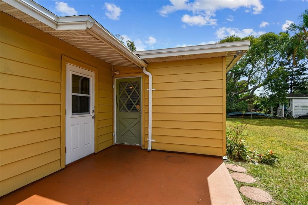 Active With Contract: $315,000 (3 beds, 1 baths, 1045 Square Feet)