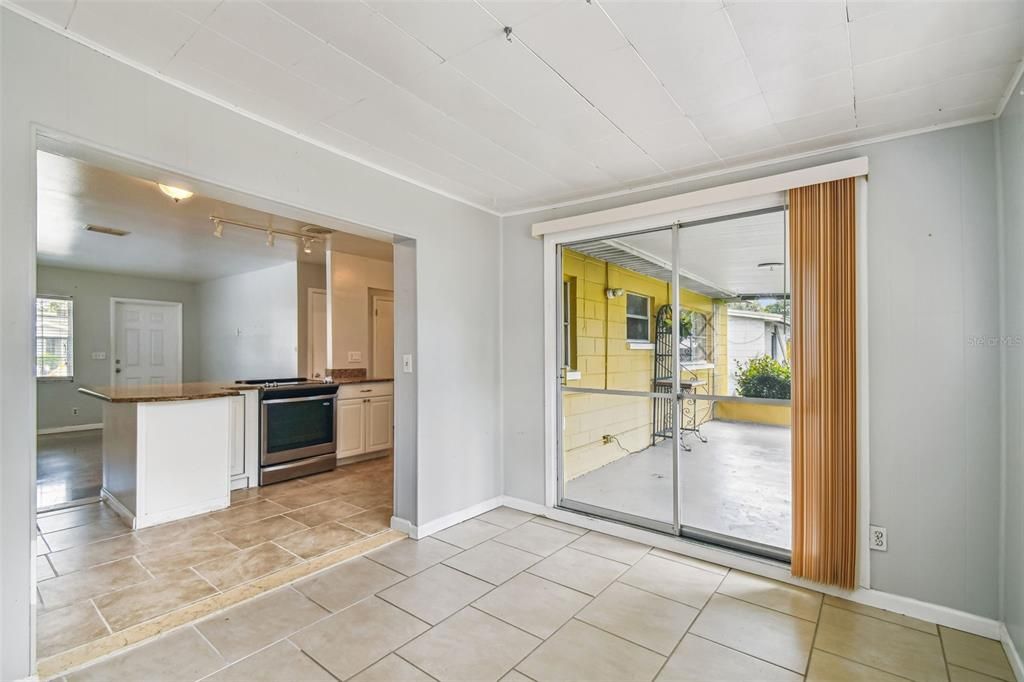 Active With Contract: $315,000 (3 beds, 1 baths, 1045 Square Feet)