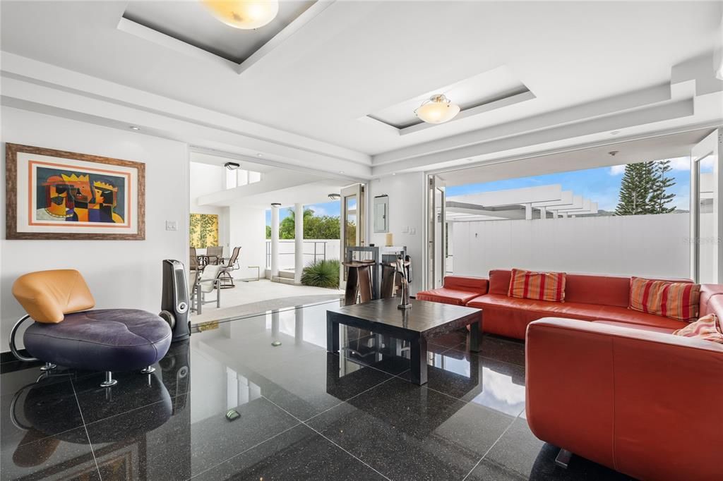 En Venta: $1,425,000 (5 camas, 4 baños, 4300 Pies cuadrados)