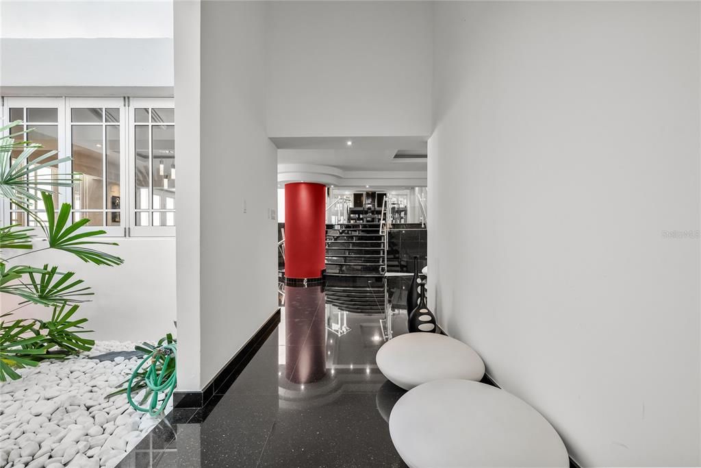 En Venta: $1,425,000 (5 camas, 4 baños, 4300 Pies cuadrados)