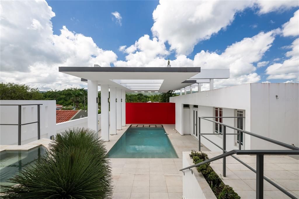 En Venta: $1,425,000 (5 camas, 4 baños, 4300 Pies cuadrados)