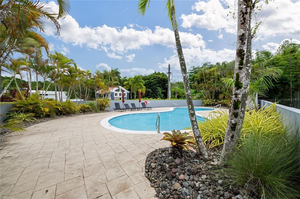 En Venta: $1,425,000 (5 camas, 4 baños, 4300 Pies cuadrados)