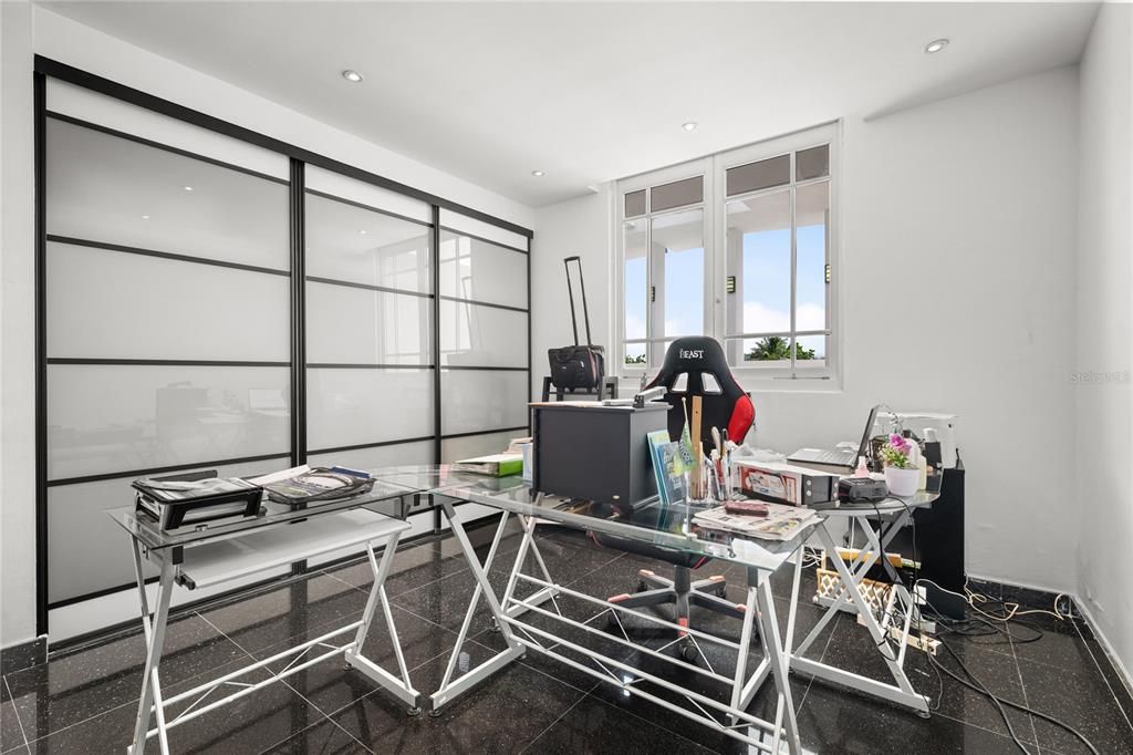 En Venta: $1,425,000 (5 camas, 4 baños, 4300 Pies cuadrados)