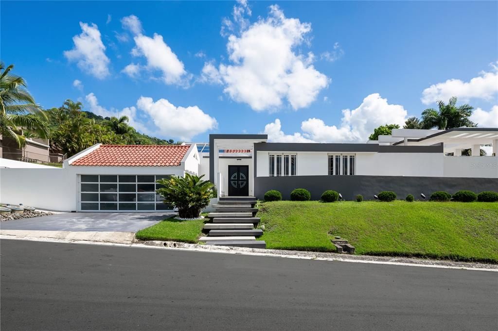 En Venta: $1,425,000 (5 camas, 4 baños, 4300 Pies cuadrados)