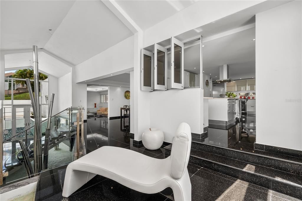 En Venta: $1,425,000 (5 camas, 4 baños, 4300 Pies cuadrados)