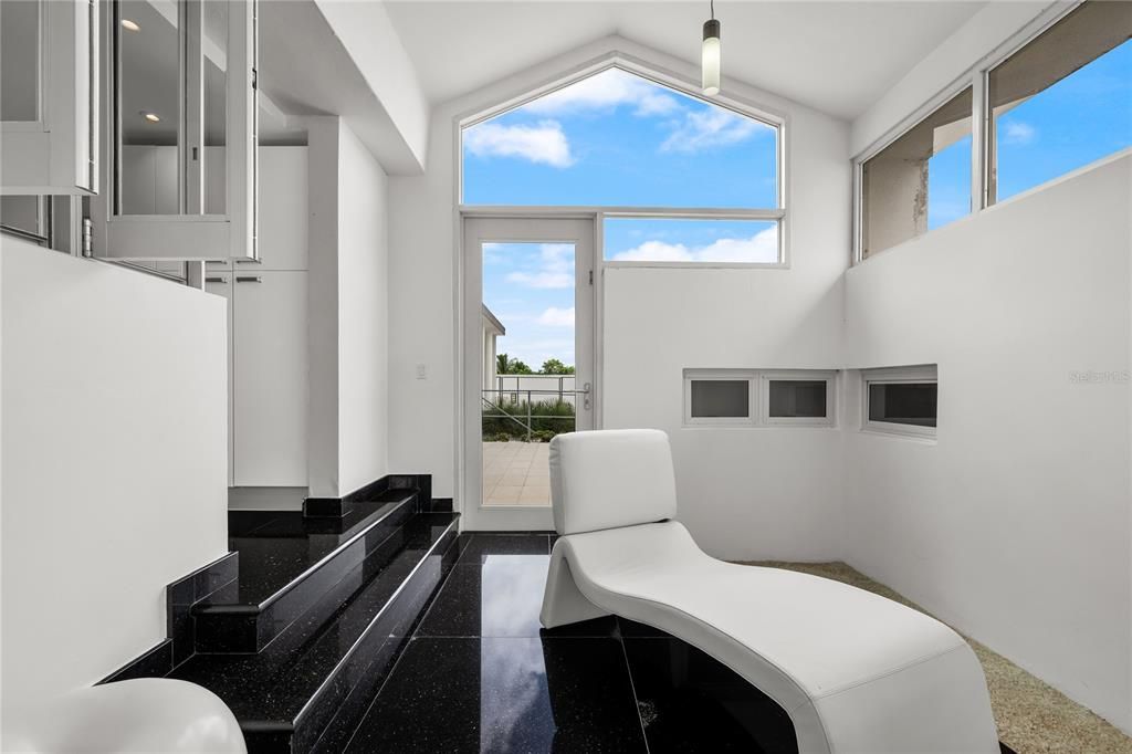 En Venta: $1,425,000 (5 camas, 4 baños, 4300 Pies cuadrados)