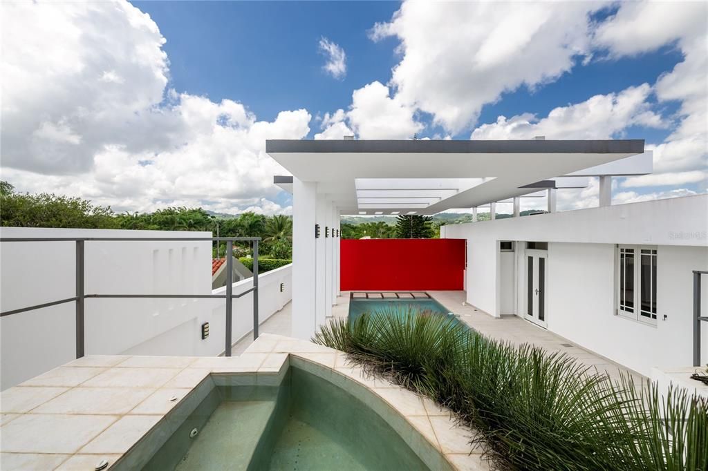 En Venta: $1,425,000 (5 camas, 4 baños, 4300 Pies cuadrados)