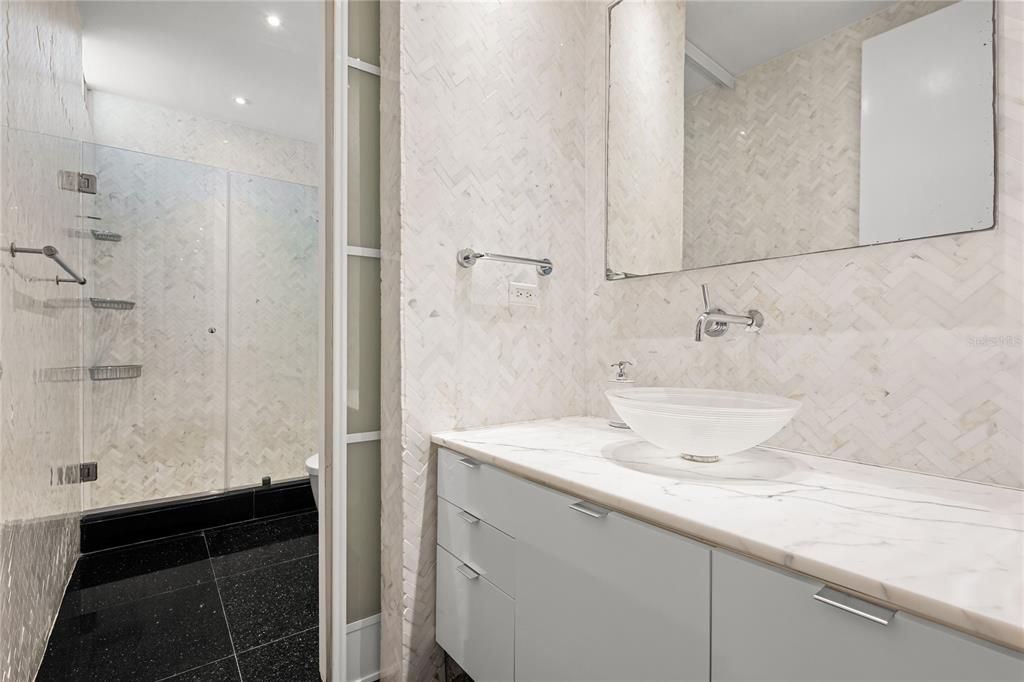 En Venta: $1,425,000 (5 camas, 4 baños, 4300 Pies cuadrados)