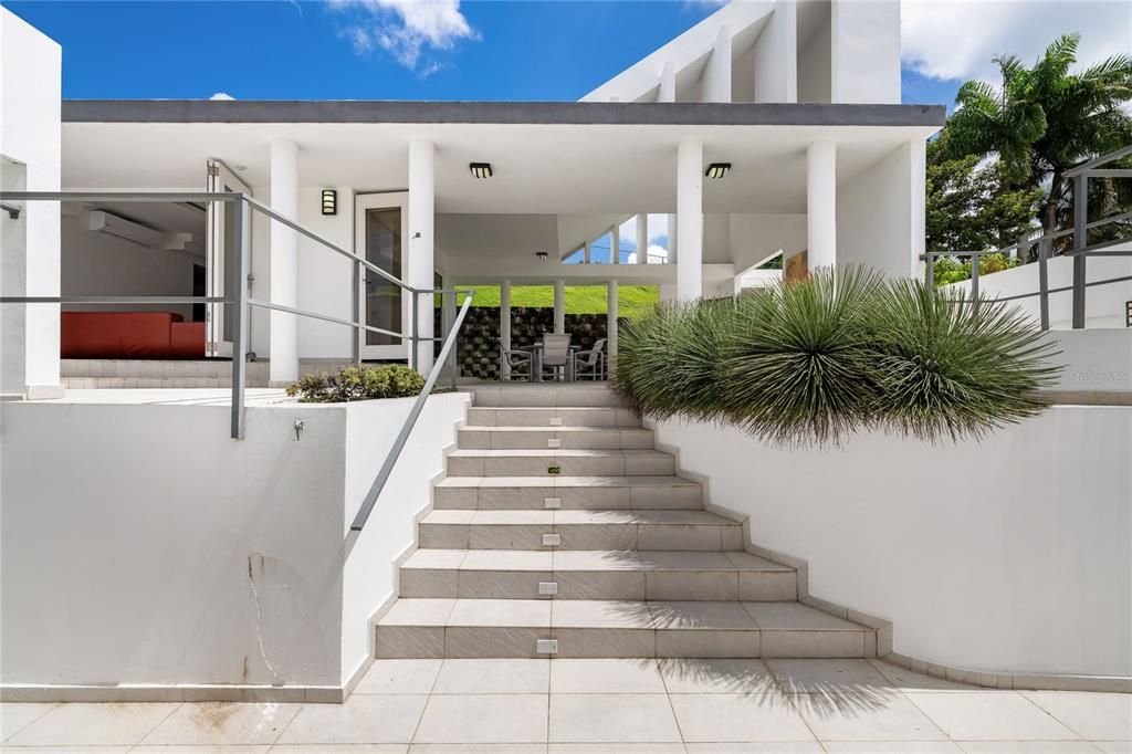 En Venta: $1,425,000 (5 camas, 4 baños, 4300 Pies cuadrados)